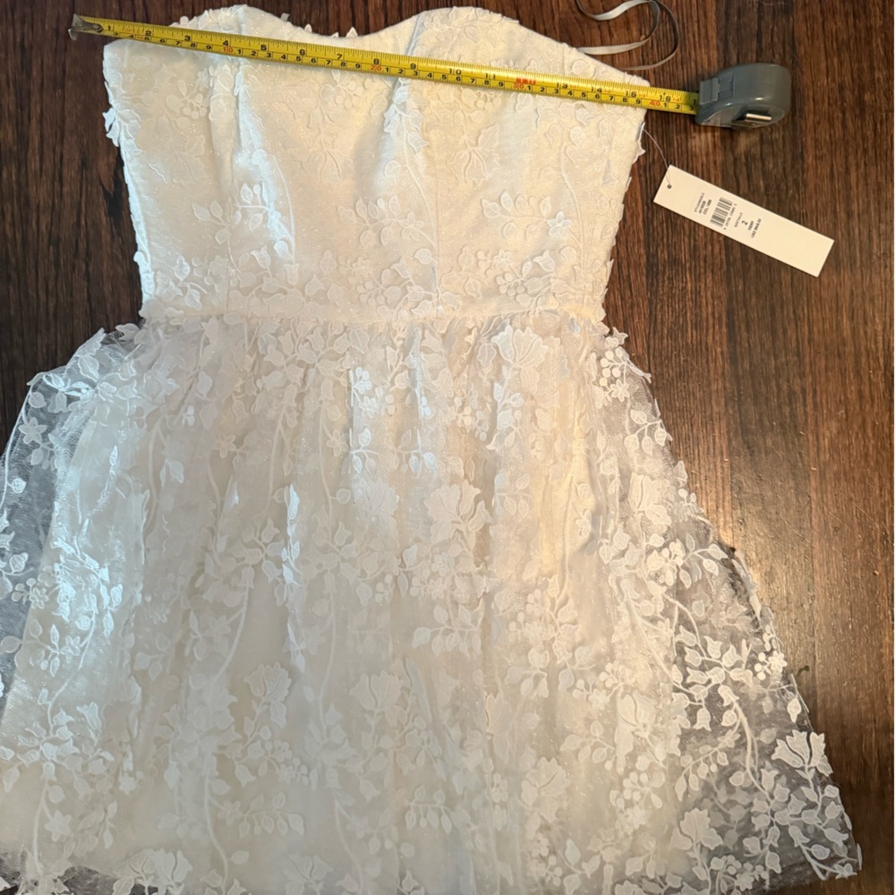 Gorgeous Monique Lluillier embroidered strapless mini dress - Picture 6 of 8
